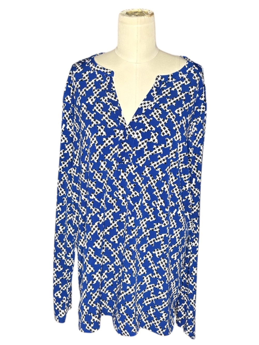 Anne Klein Blue & White Printed Long Sleeve V-Neck Top